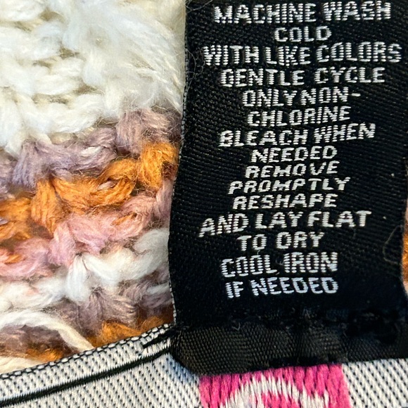 Polly & Esther Juniors Distressed Frayed Edge V-Neck Sweater Size L - Picture 4 of 4